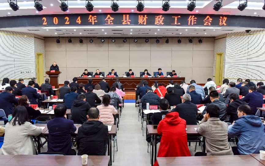 财务中心陈庆虎荣获全县财政系统表彰